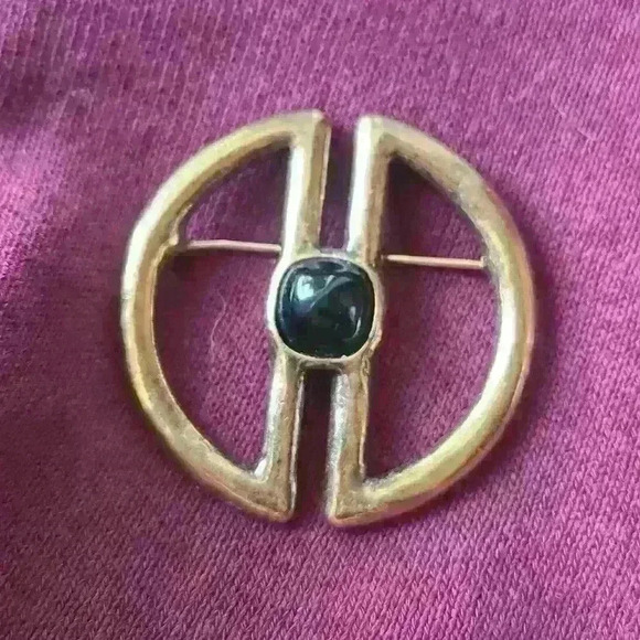 Crown Trifari brooch Gold-toned with black stone - Picture 7 of 12